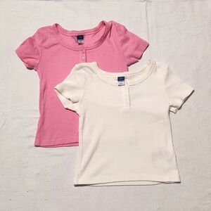 Old navy girls 6-7 t-shirt 2pk off white pink 3 buttons in the front